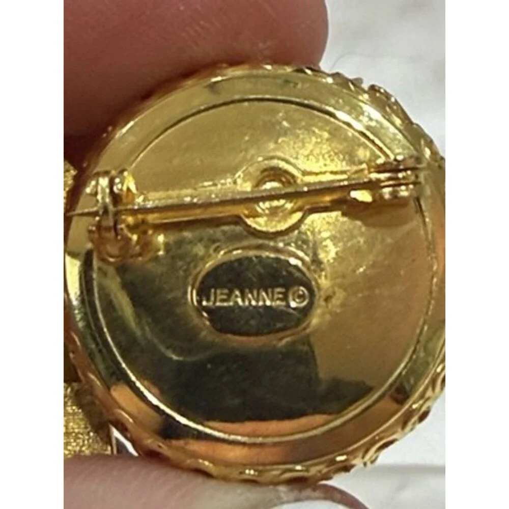 Vintage Jeanne Signed Bird's Nest Faux Pearl Gold Tone Broach 1.5